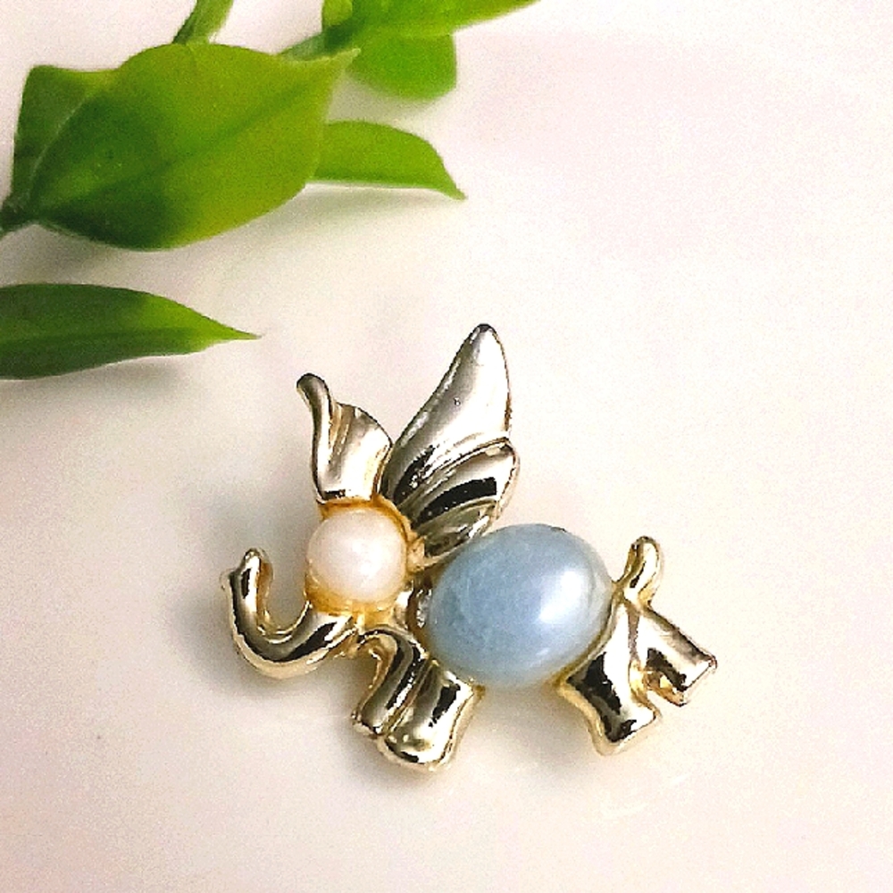 Oleet Jellybelly Silver and Blue Elephant Brooch with Artistic Design.
